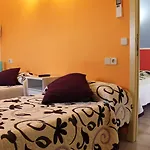 Отель Les Roques *