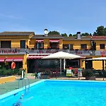 Отель Les Roques
