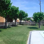 Отель Les Roques Bascara