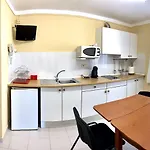 Отель Les Roques *