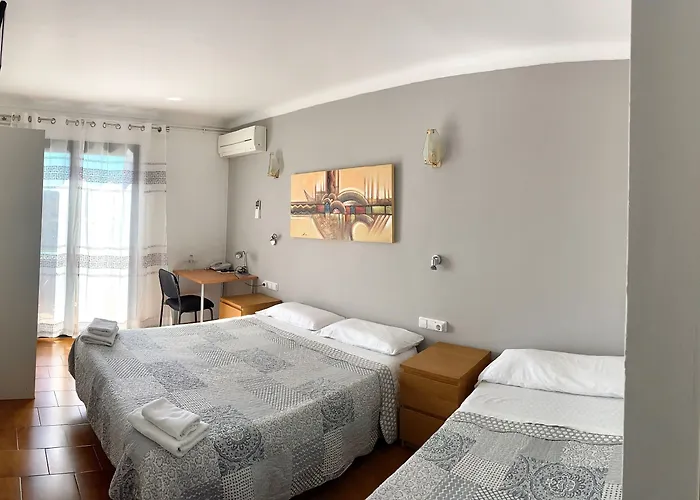 Les Roques Otel Báscara